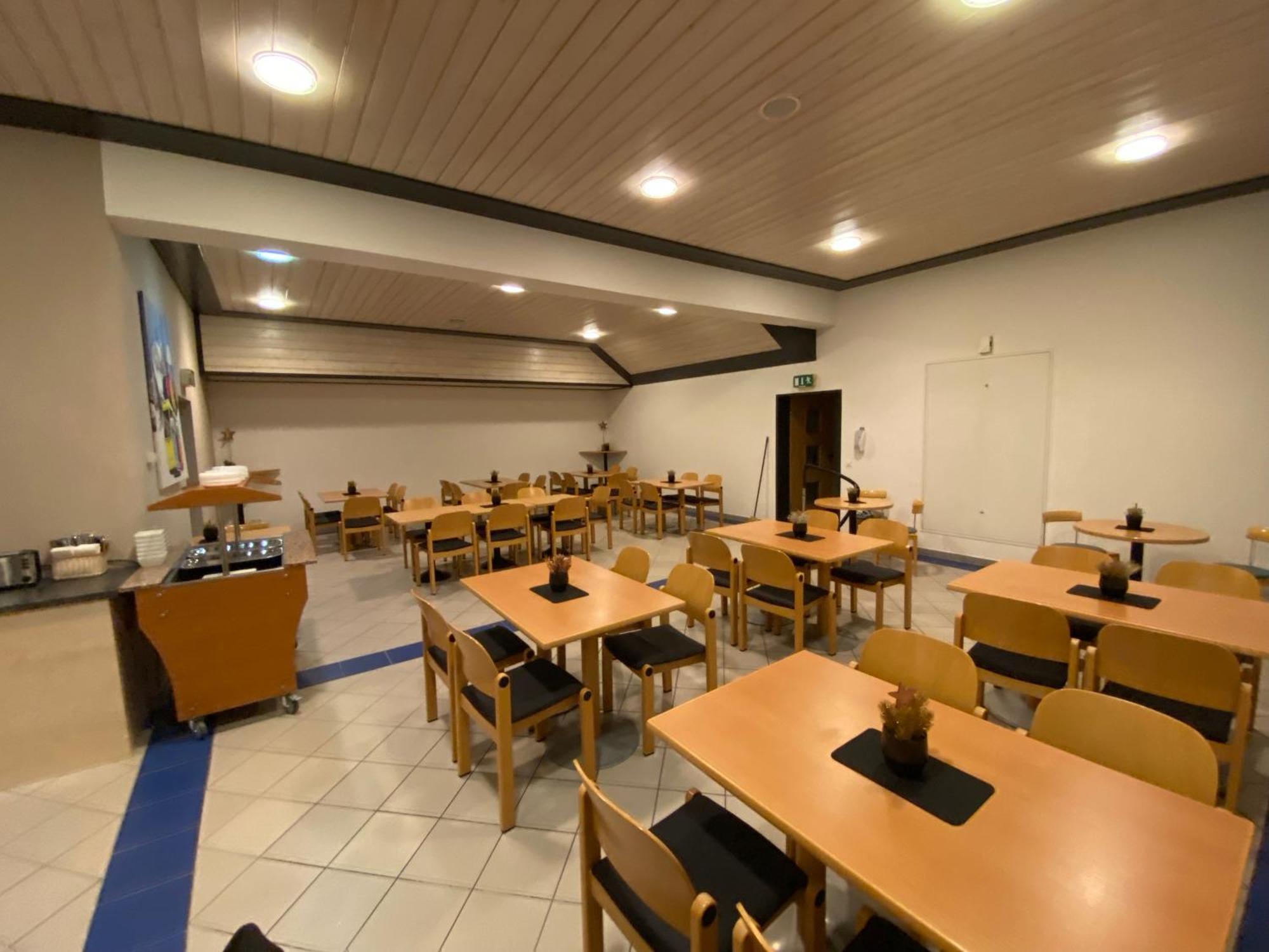 Twenty Seven City Hotel 젤암제 외부 사진