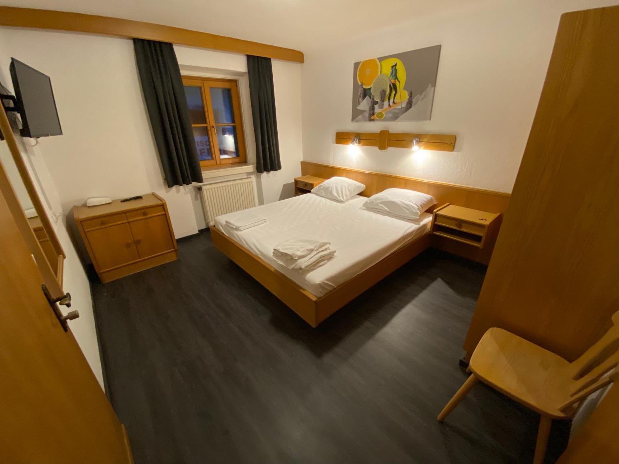 Twenty Seven City Hotel 젤암제 외부 사진