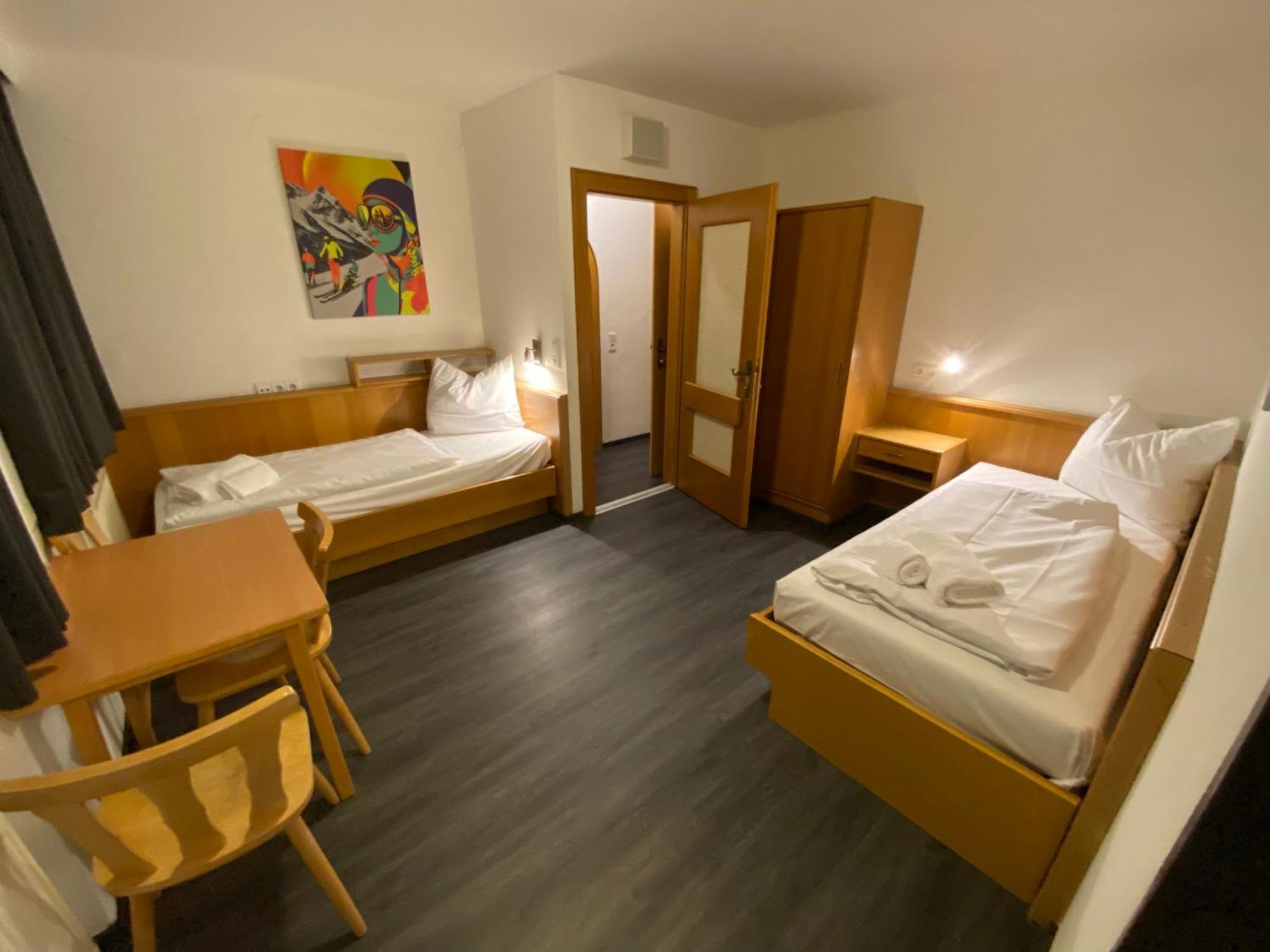 Twenty Seven City Hotel 젤암제 외부 사진