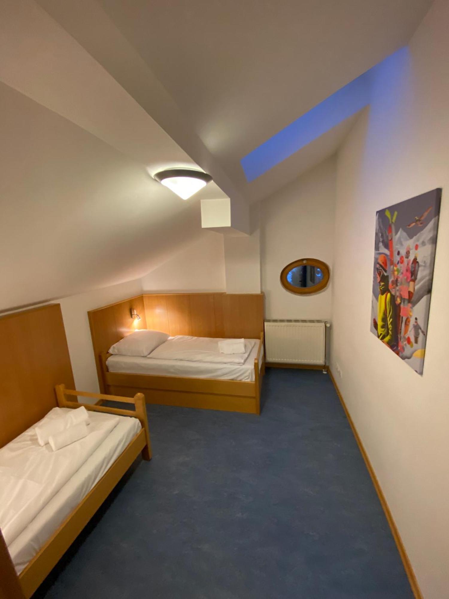Twenty Seven City Hotel 젤암제 외부 사진