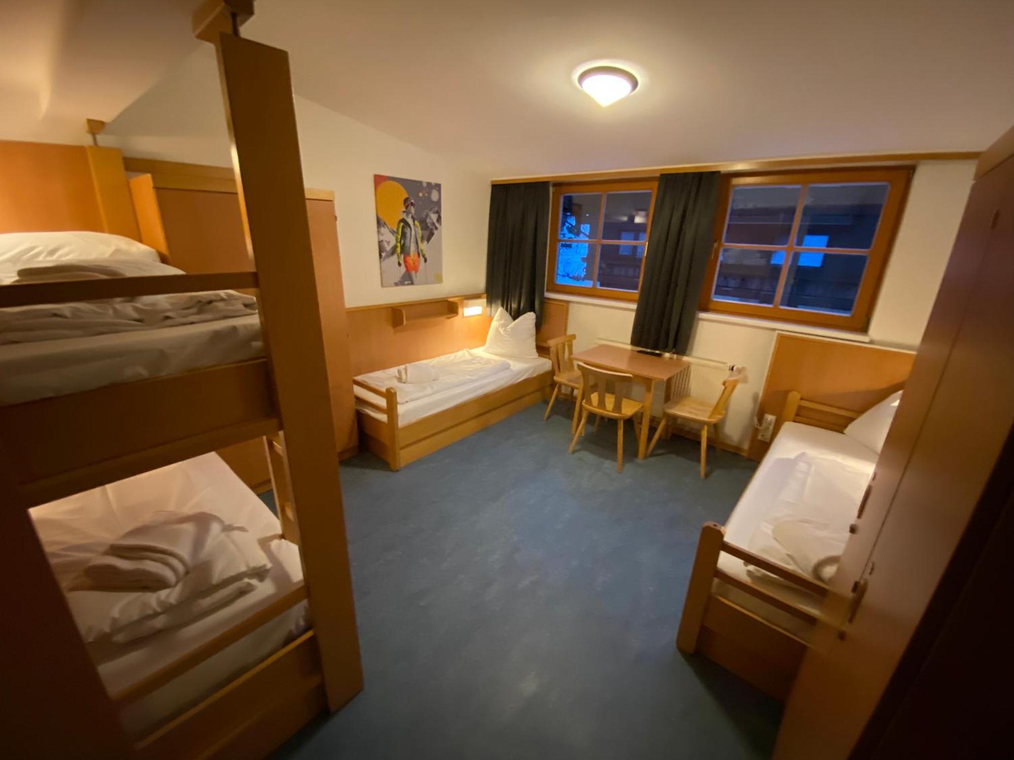 Twenty Seven City Hotel 젤암제 외부 사진