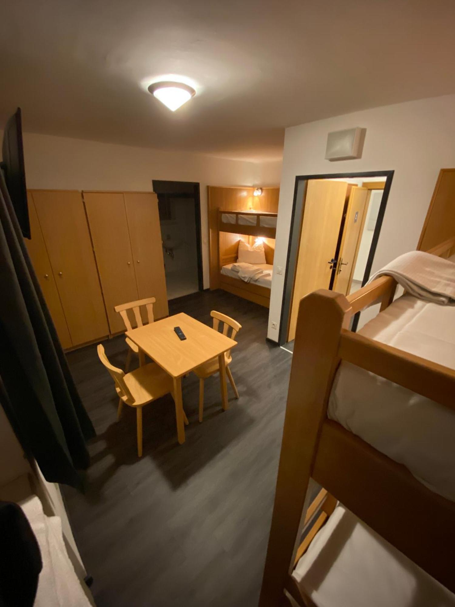 Twenty Seven City Hotel 젤암제 외부 사진