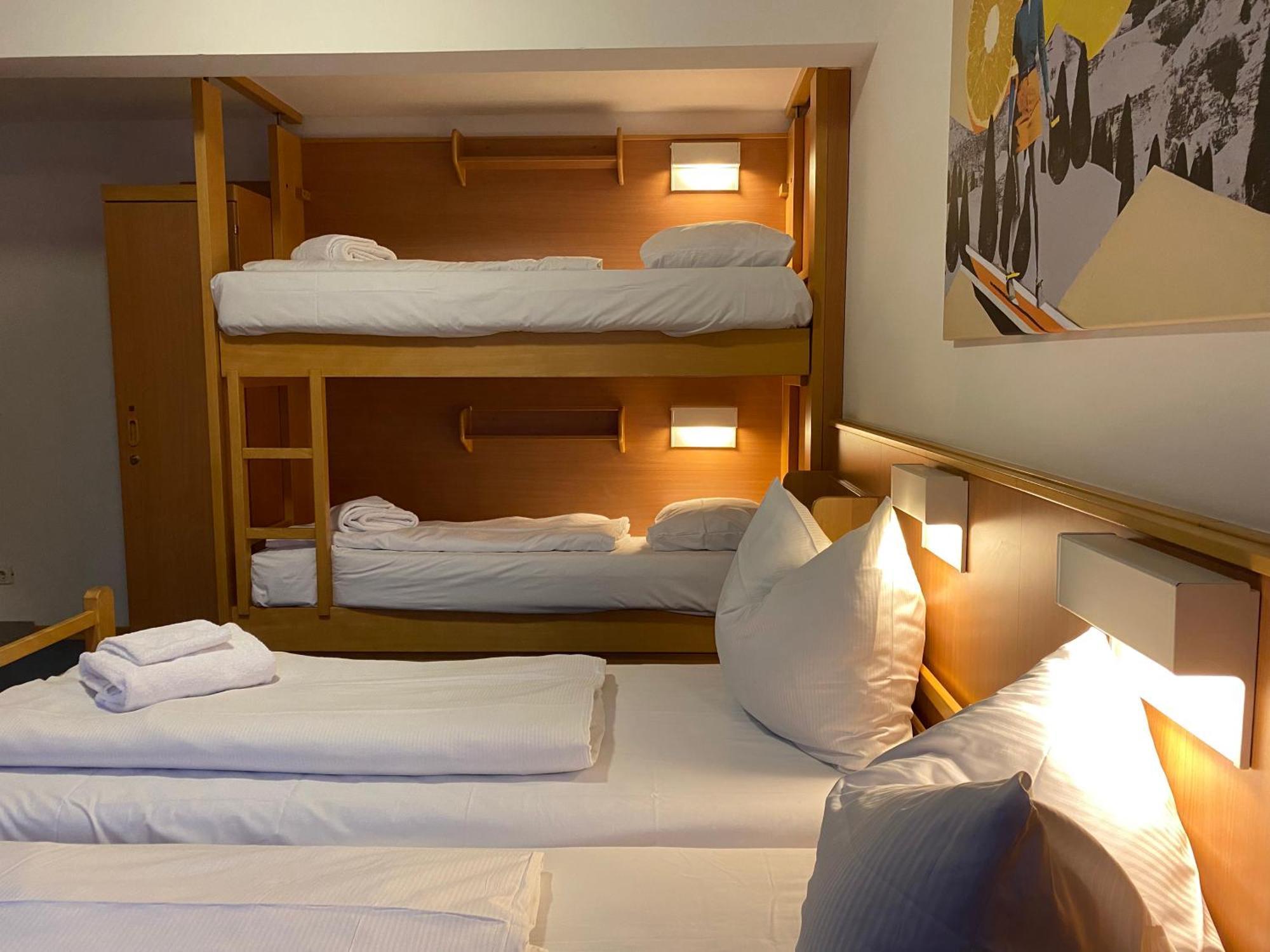 Twenty Seven City Hotel 젤암제 외부 사진